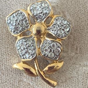 Cute Gold plated Brooch by Vendome